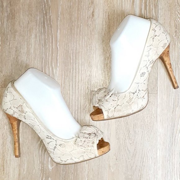 Christian Siriano Beige Lace Over Nude Fabric Heel - Picture 5 of 7